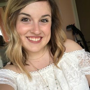 Meet your Posher, Olivia